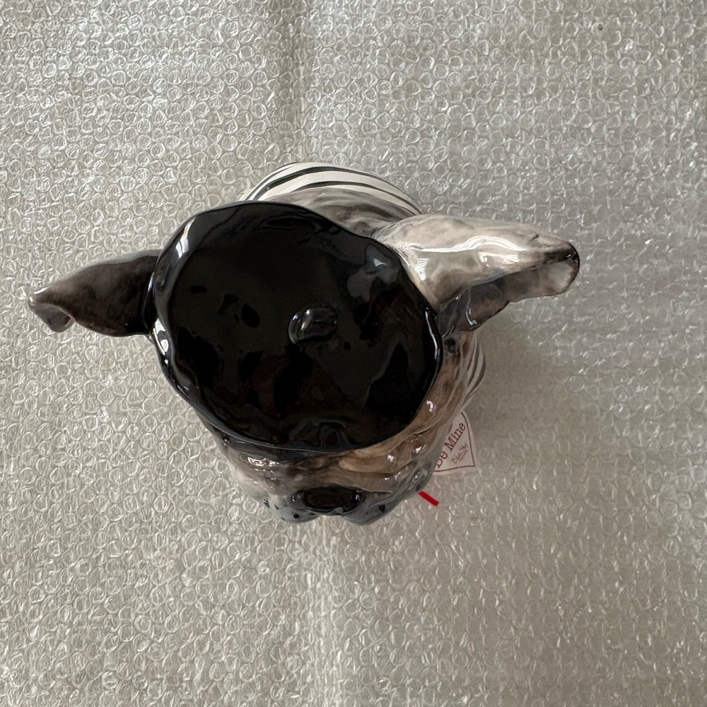 Blue sky  "Free French Kisses" Bulldog figurine - Picture 5 of 7